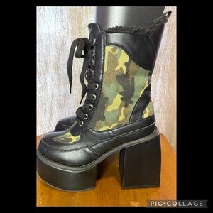 Lace up Women's Platform Block Heel Mid Calf Boots in Camoflage